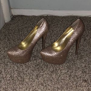 I am selling sparkly 6in high-heels